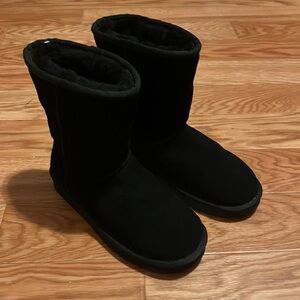Black Ugg boots